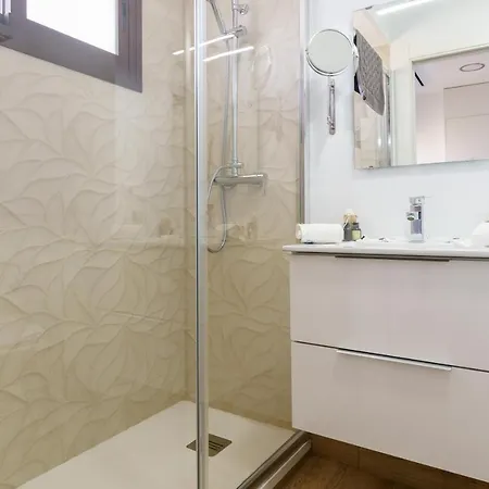 דירה Amazing Views Beachfront With Swimming Pool
