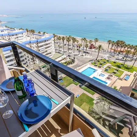 Amazing Views Beachfront With Swimming Pool דירה