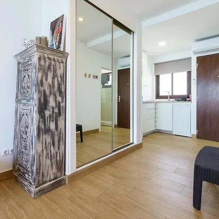 Amazing Views Beachfront With Swimming Pool Apartment